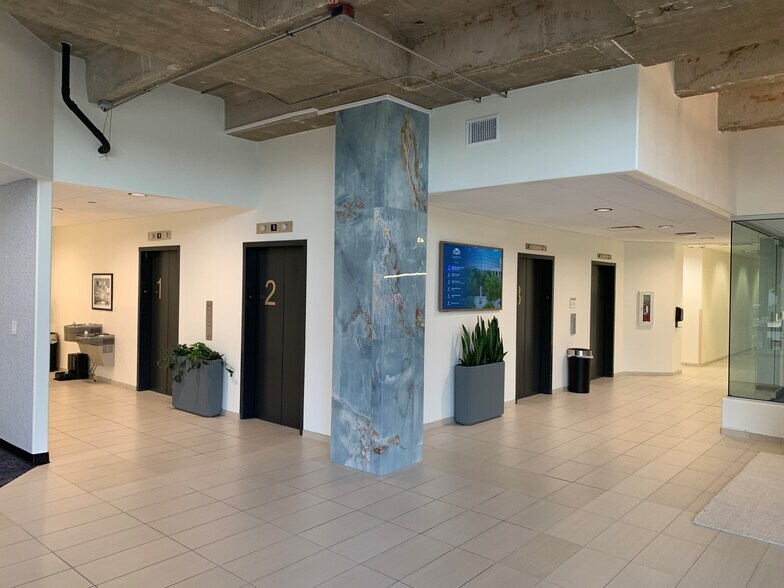 8119 Datapoint Dr, San Antonio, TX à louer - Photo de l’immeuble – Image 2 sur 10