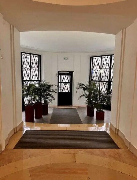 Bureau dans Paris à vendre - Hall d’entrée – Image 2 sur 8