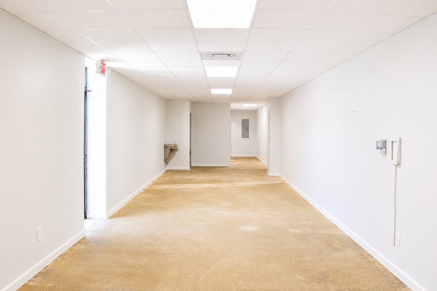 4100 Fairfield Dr, Pensacola, FL à louer - Photo intérieure – Image 3 sur 8