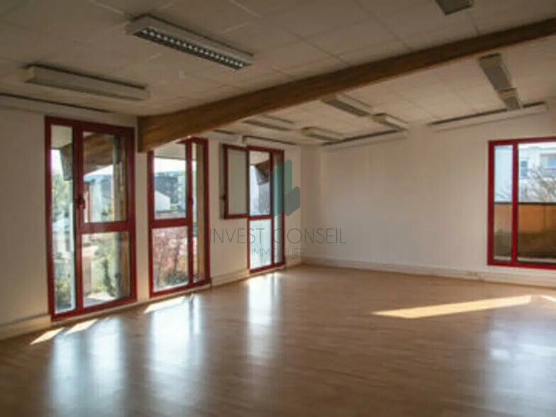 Bureau dans Bouffémont à louer - Photo de l’immeuble – Image 1 sur 5