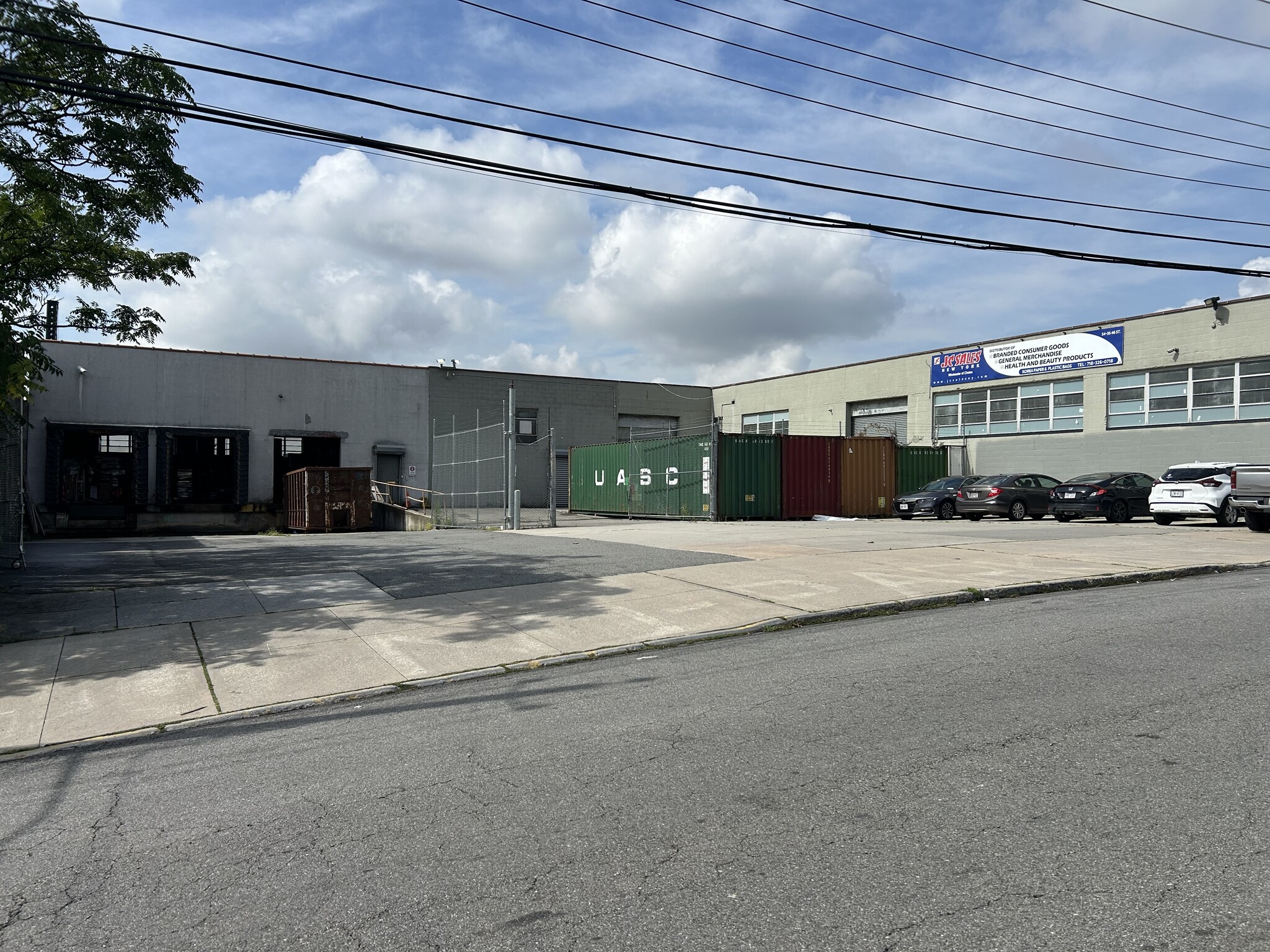 54-35 46th St, Maspeth, NY à louer Photo intérieure– Image 1 sur 9