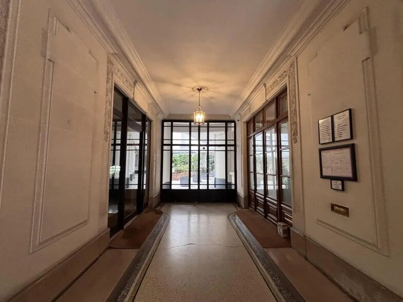 46 Avenue Des Ternes, Paris à louer - Photo de l’immeuble – Image 2 sur 13