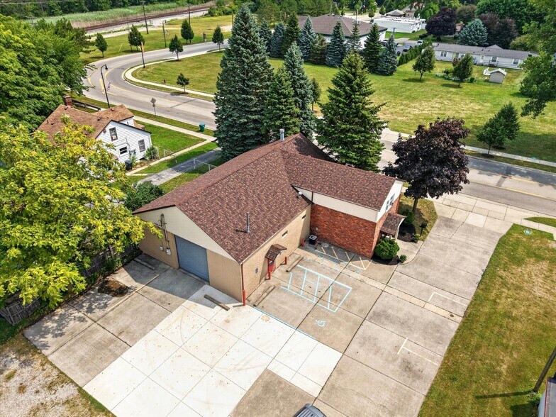 36050 Goddard Rd, Romulus, MI à vendre - Photo de l’immeuble – Image 1 sur 45