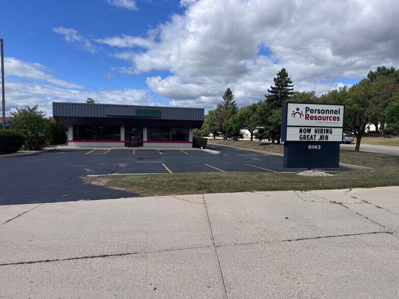 6143 Regency West Dr, Racine, WI à vendre - Photo de l’immeuble – Image 2 sur 3