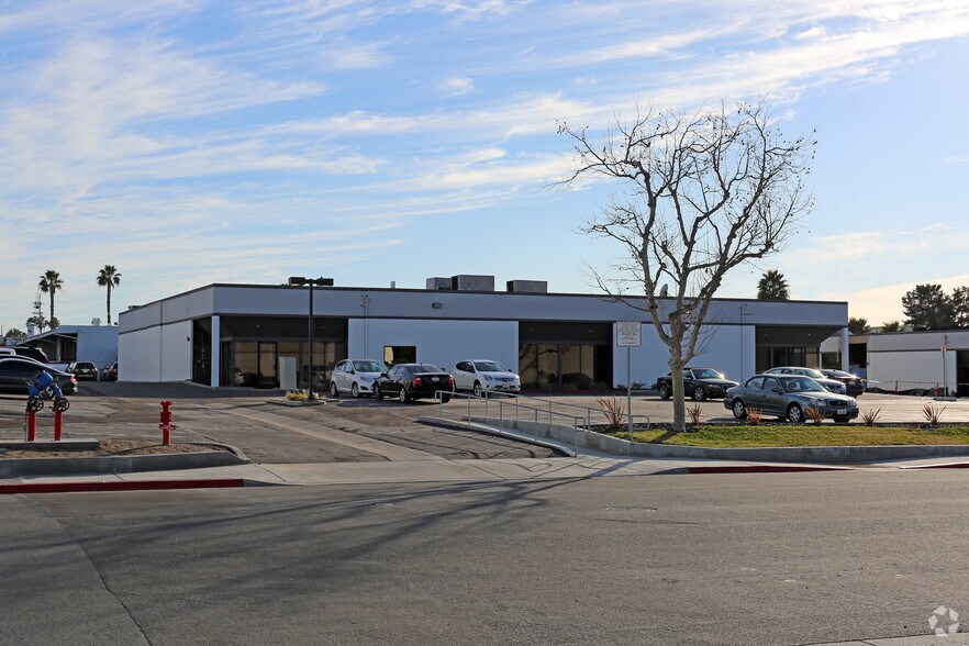 8155 Mercury Ct, San Diego, CA à louer - Photo de l’immeuble – Image 2 sur 4