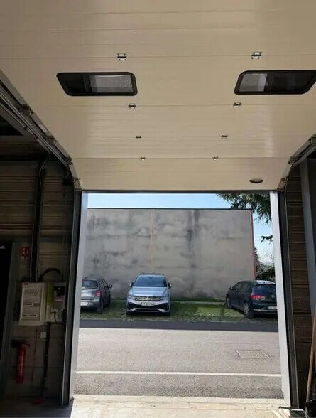 Local d’activités dans Neuilly-Plaisance à louer - Photo de l’immeuble – Image 3 sur 14