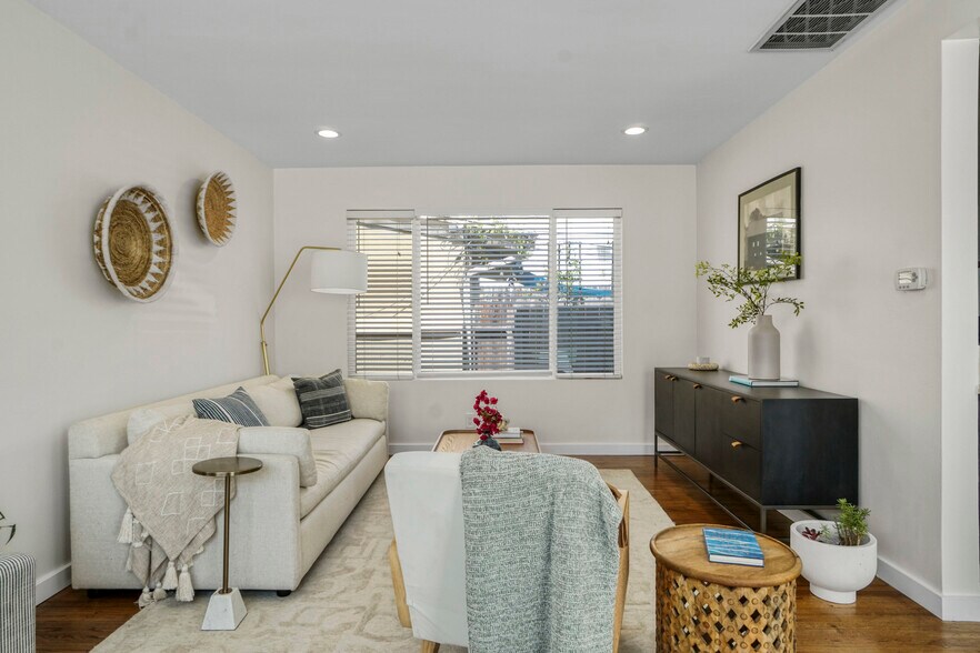 2402 Ocean Park Blvd, Santa Monica, CA à vendre - Photo de l’immeuble – Image 3 sur 17