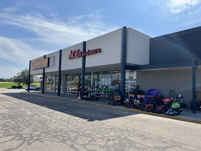 630 S Lincoln Ave, York, NE à louer - Photo de l’immeuble – Image 2 sur 10