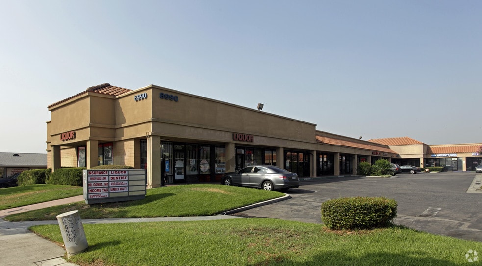8990 Sierra Ave, Fontana, CA à louer - Photo principale – Image 3 sur 3