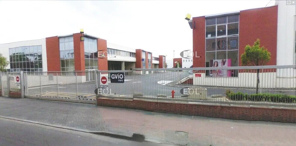 Industriel/Logistique dans Saint-Ouen-sur-Seine à louer - Photo de l’immeuble – Image 2 sur 4