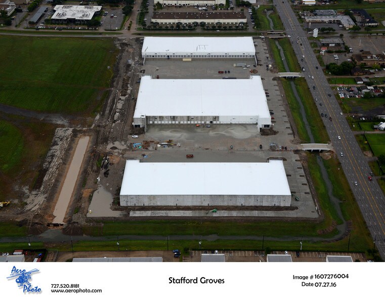 10643 W Airport Blvd, Stafford, TX à louer - Photo de l’immeuble – Image 2 sur 8