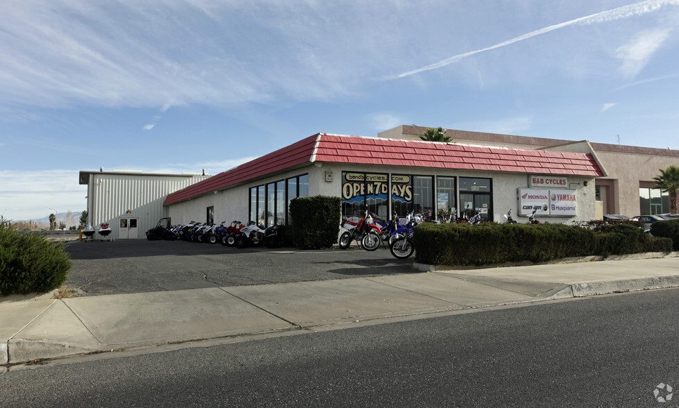 13815 Park Ave, Victorville, CA à louer - Photo principale – Image 1 sur 2