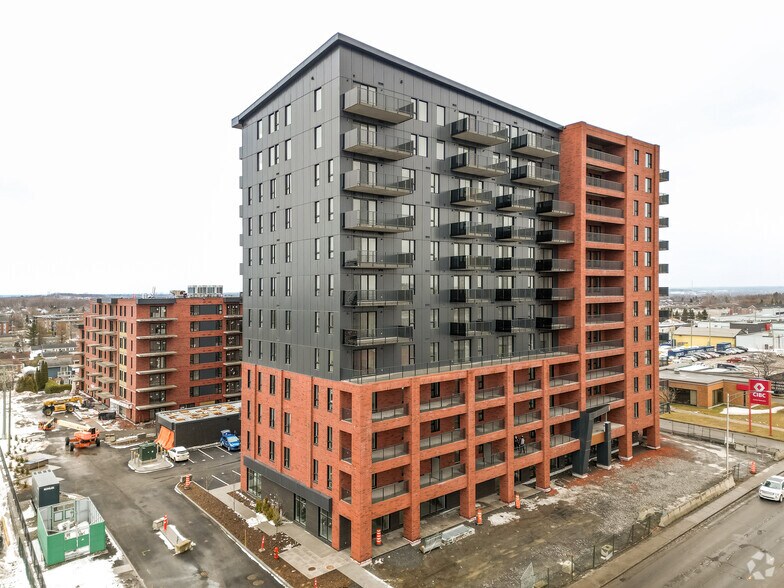 5366 Boul Guillaume-Couture, Lévis, QC à louer - Photo de l’immeuble – Image 2 sur 2