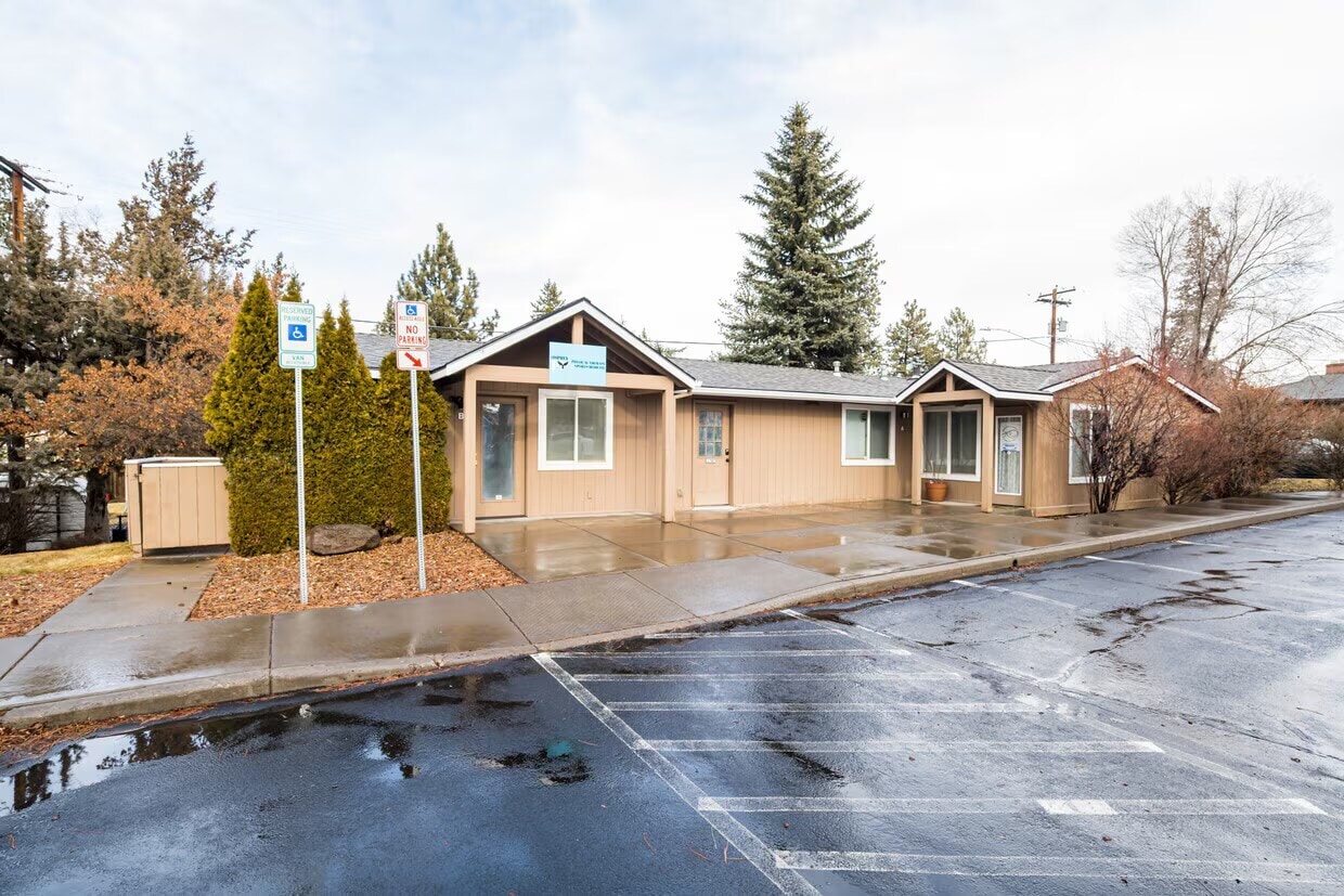 909 SE 2nd St, Bend, OR à vendre Photo de l’immeuble– Image 1 sur 13