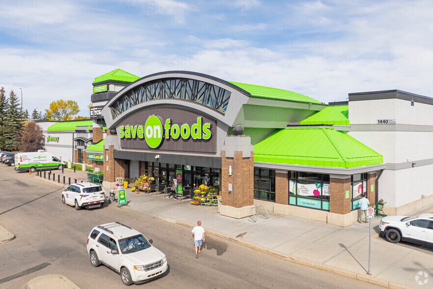 1440 52nd St NE, Calgary, AB à louer - Photo principale – Image 2 sur 2