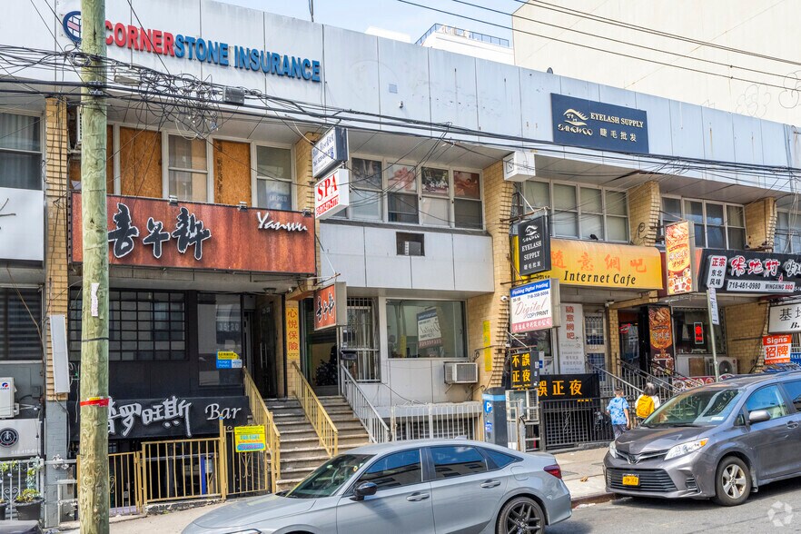 35-20 Farrington St, Flushing, NY à vendre - Photo principale – Image 1 sur 5