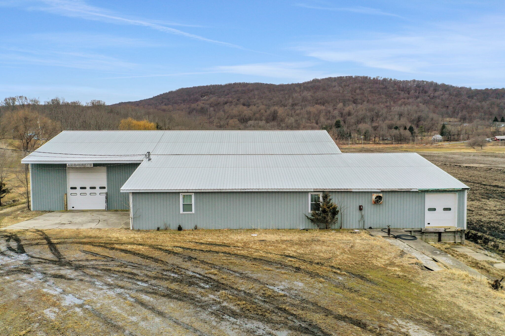 350 Newport Bridge Rd, Pine Island, NY à vendre Photo de l’immeuble– Image 1 sur 24