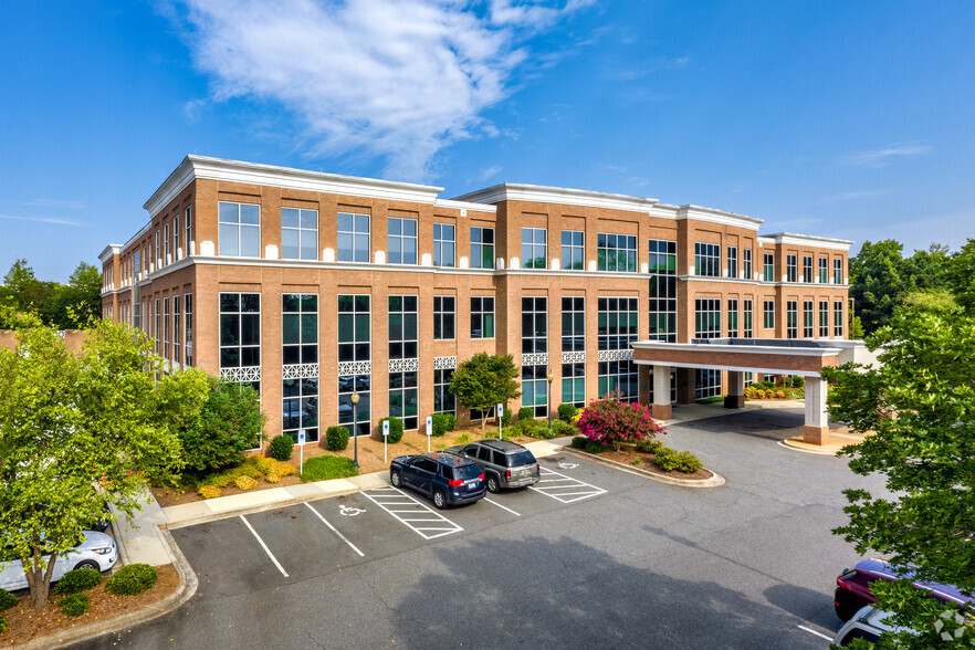 620-660 Summit Crossing Pl, Gastonia, NC à louer - Photo principale – Image 1 sur 5