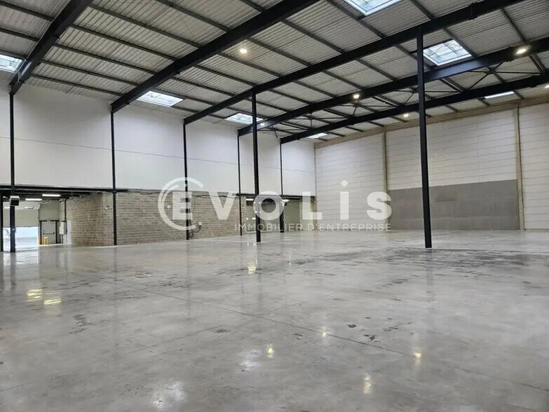 Local d’activités dans Wissous à louer - Photo de l’immeuble – Image 2 sur 13