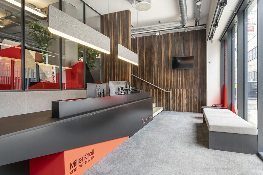 24-32 Stephenson Way, Londres à louer - Hall d’entrée – Image 2 sur 9