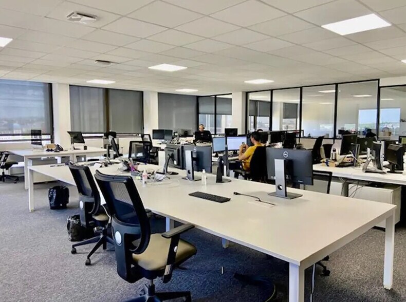 Bureau dans Saint-Cloud à louer - Photo de l’immeuble – Image 1 sur 9