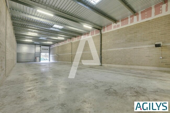 Plus de détails pour 11-17 Rue Des Pyrénées, Lisses - Industriel/Logistique à louer