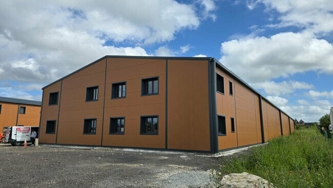 Plus de détails pour Local d’activités à vendre