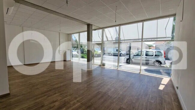 Plus de détails pour Local commercial à louer