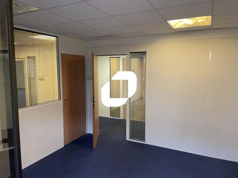 Bureau dans Boulogne-Billancourt à louer - Photo de l’immeuble – Image 2 sur 35