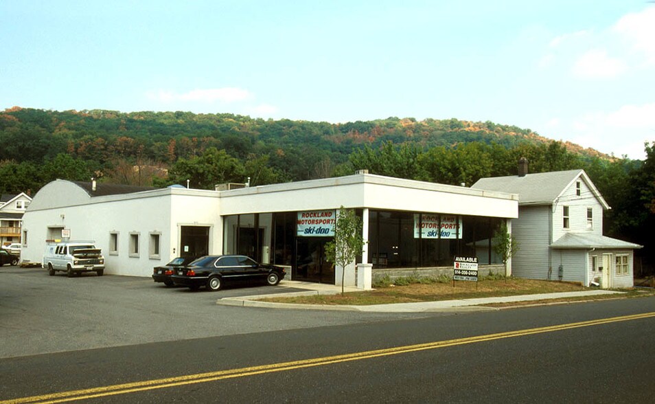 17 Washington Ave, Suffern, NY à louer - Photo principale – Image 2 sur 25