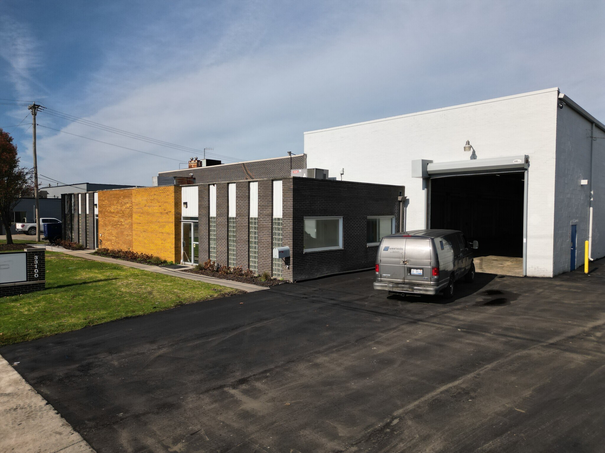 33100 Capitol St, Livonia, MI à louer Photo de l’immeuble– Image 1 sur 10