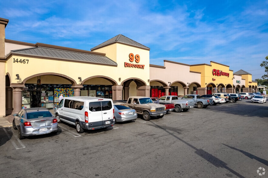 14503 Ramona Blvd, Baldwin Park, CA à louer - Photo principale – Image 2 sur 13