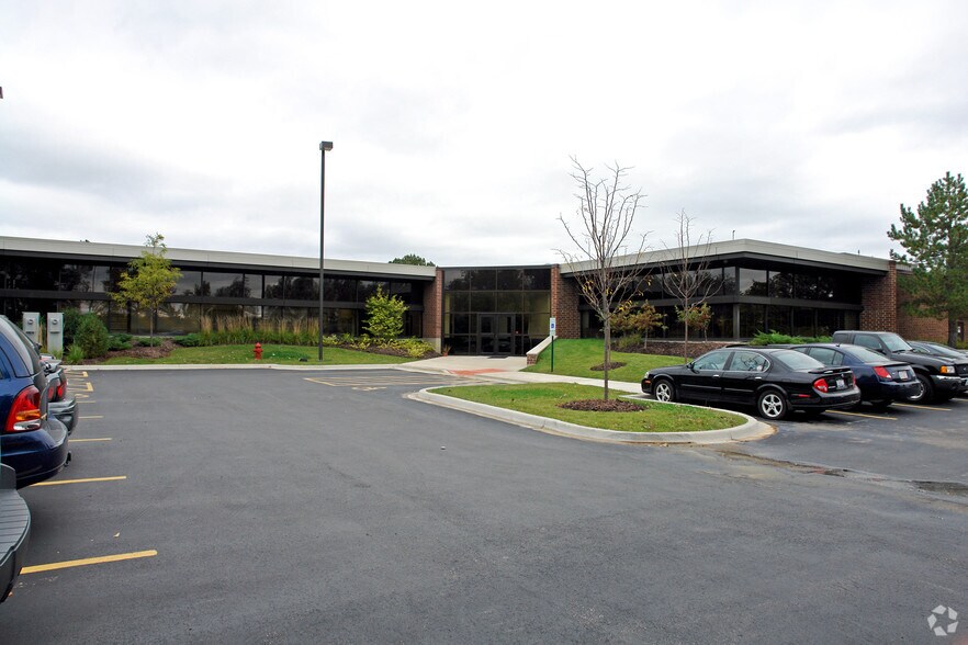 201 E Commerce Dr, Schaumburg, IL à vendre - Photo principale – Image 1 sur 3