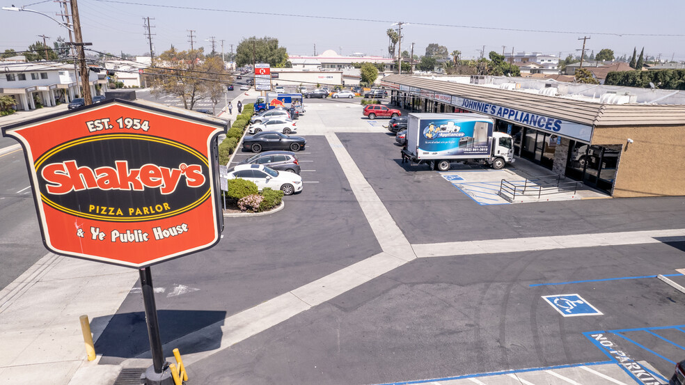12000-12030 Paramount Blvd, Downey, CA à louer - Photo de l’immeuble – Image 2 sur 4