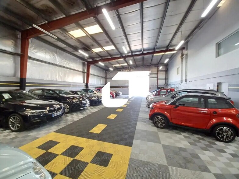 Local d’activités dans Lagny-sur-Marne à louer - Photo de l’immeuble – Image 2 sur 11