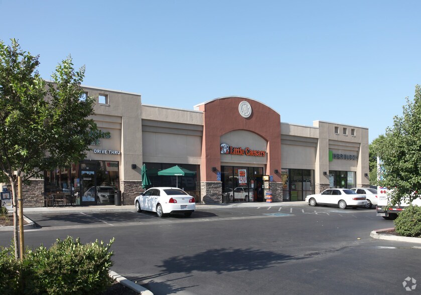 855-885 N Lemoore Ave, Lemoore, CA à louer - Photo de l’immeuble – Image 2 sur 2