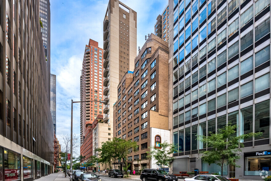 210 E 47th St, New York, NY à vendre - Photo de l’immeuble – Image 3 sur 4