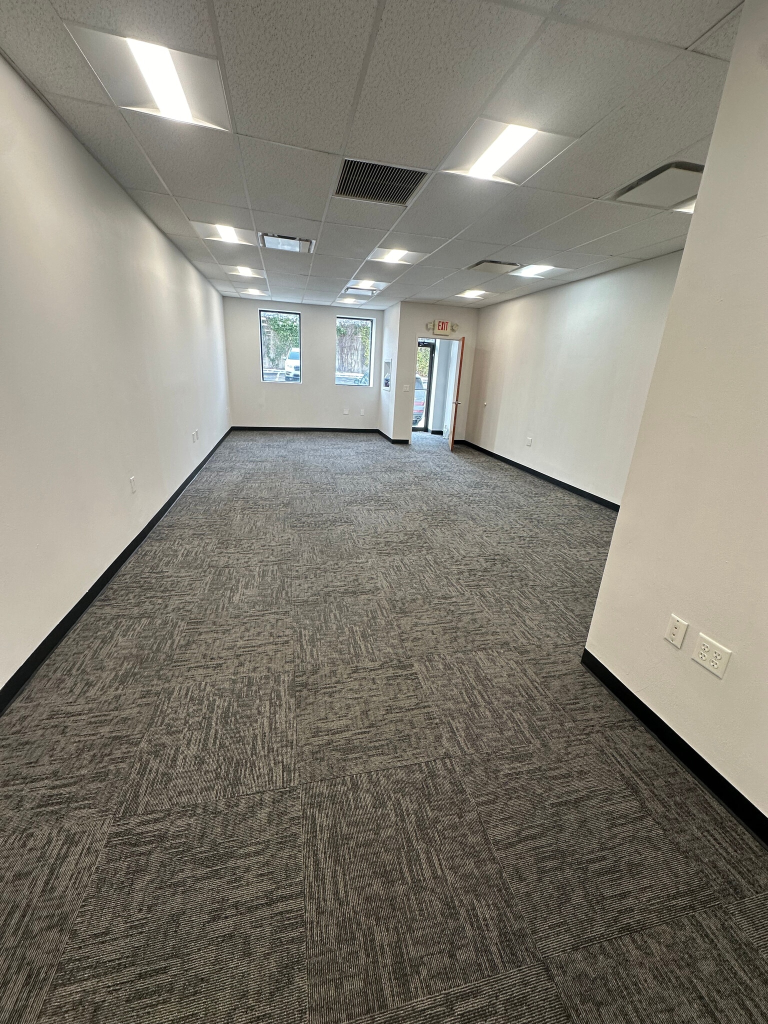 160-184 Express Dr S, Brentwood, NY à louer Photo intérieure– Image 1 sur 11