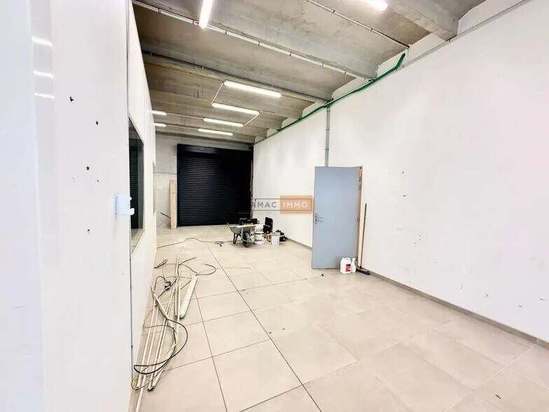 Industriel/Logistique dans Puget-sur-Argens à louer - Photo de l’immeuble – Image 2 sur 12