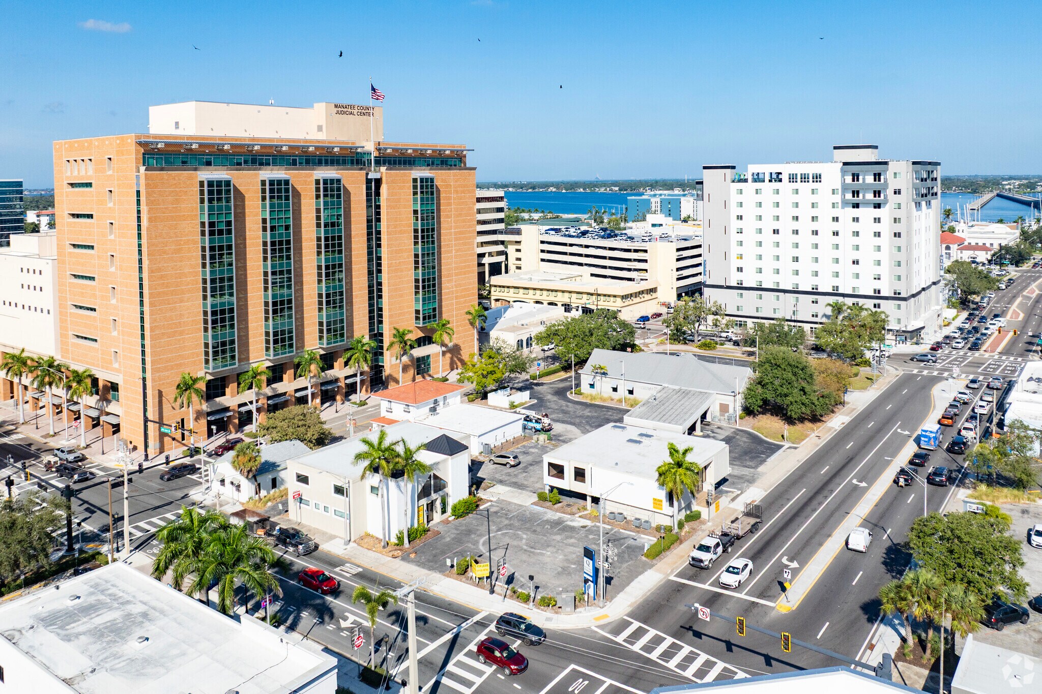 522 9th St W, Bradenton, FL à louer Photo de l’immeuble– Image 1 sur 20