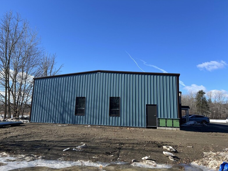574 Hudson River Rd, Waterford, NY à louer - Photo de l’immeuble – Image 3 sur 5