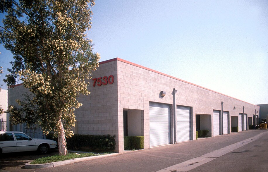 7530-7540 Orangewood Ave, Stanton, CA à louer - Photo de l’immeuble – Image 2 sur 4