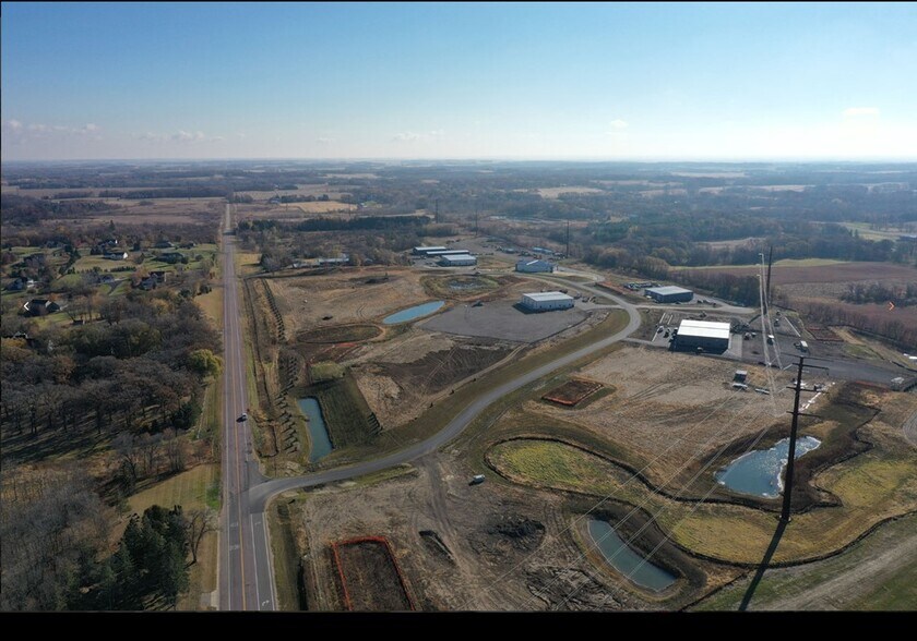 24947 Larson Ln, Lakeville, MN à louer - Photo de l’immeuble – Image 2 sur 11