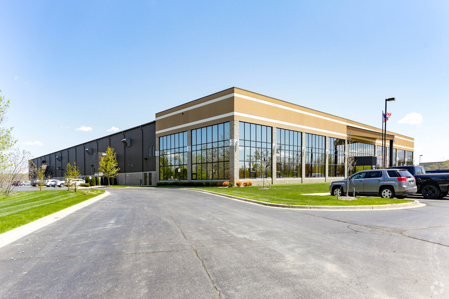 28320 Lakeview Dr, Wixom, MI à louer - Photo de l’immeuble – Image 2 sur 3
