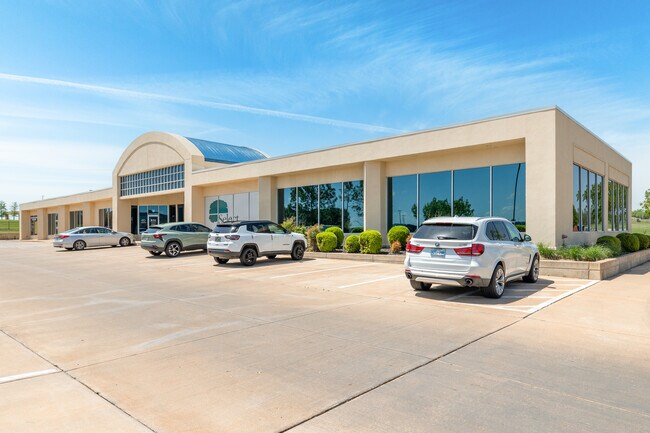 Plus de détails pour 1401 SW Park Ridge Blvd, Lawton, OK - Bureau à vendre
