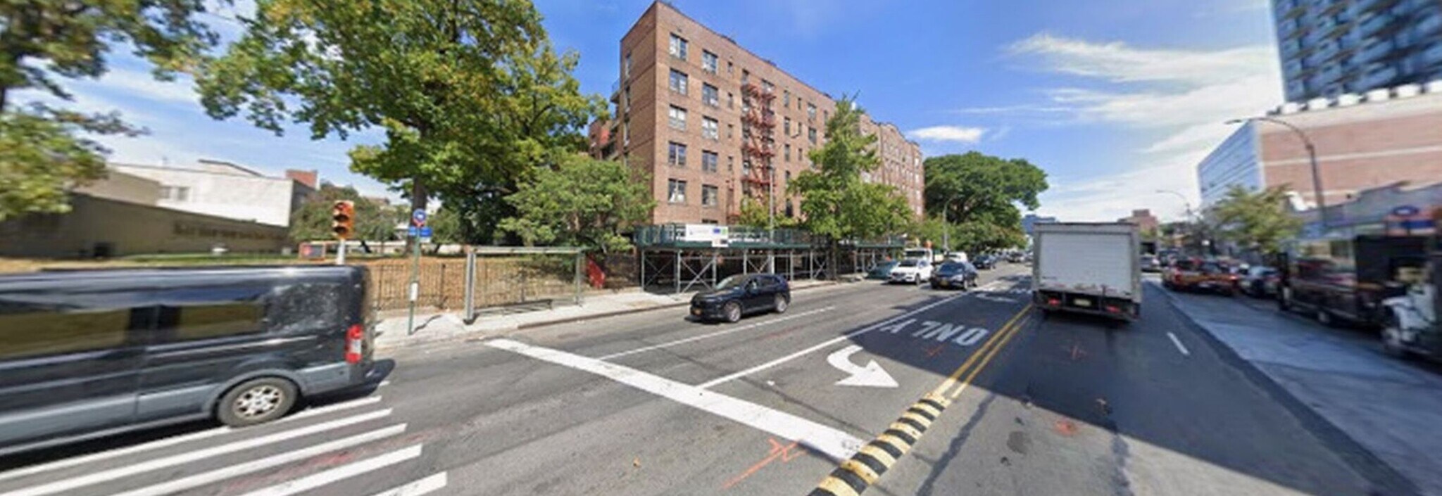 14105 Northern Blvd, Flushing, NY à vendre Photo principale– Image 1 sur 32