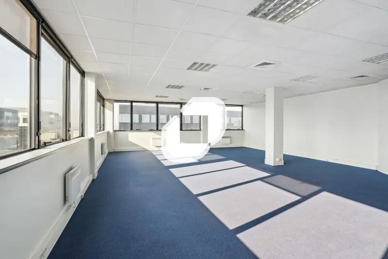 Bureau dans Noisy-le-Grand à louer - Photo de l’immeuble – Image 2 sur 13