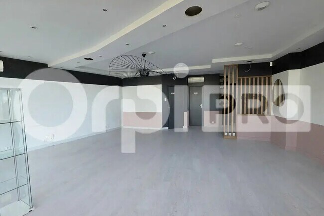 Plus de détails pour Local commercial à louer