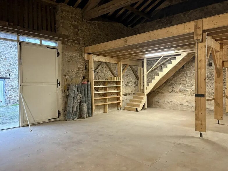 Local d’activités dans Le Palais-sur-Vienne à louer - Photo de l’immeuble – Image 2 sur 6