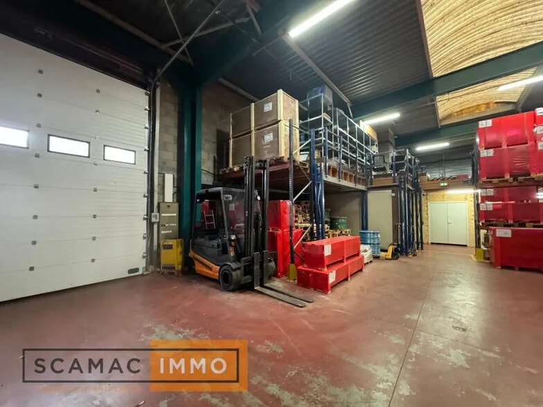 Local d'activités dans Lisses à vendre - Photo de l’immeuble – Image 3 sur 10